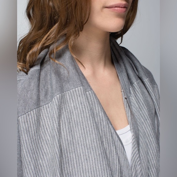 Lululemon Iconic Sweater Wrap Heathered Medium & Light Grey Size Small / Medium - Picture 5 of 11